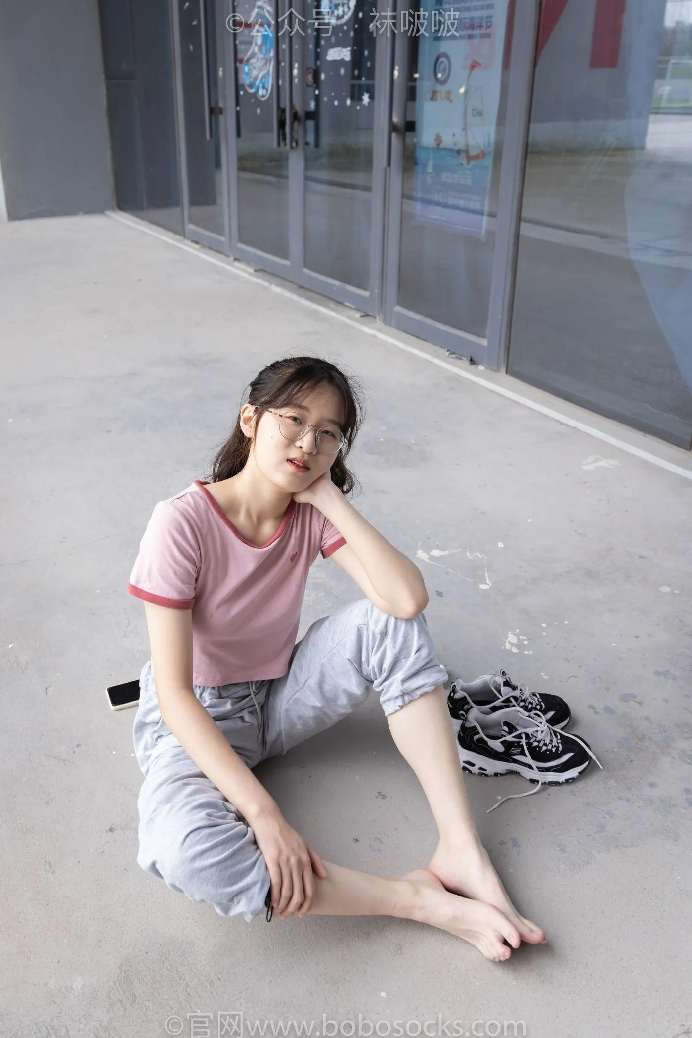 [BoBoSocks袜啵啵]NO.016 熊熊-斯凯奇运动鞋、棉袜（踩脏）、裸足 [147P]插图2